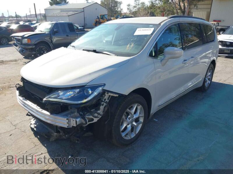 2017 Chrysler PACIFICA (VIN 2C4RC1BG3HR593319) — photo 2 of 17