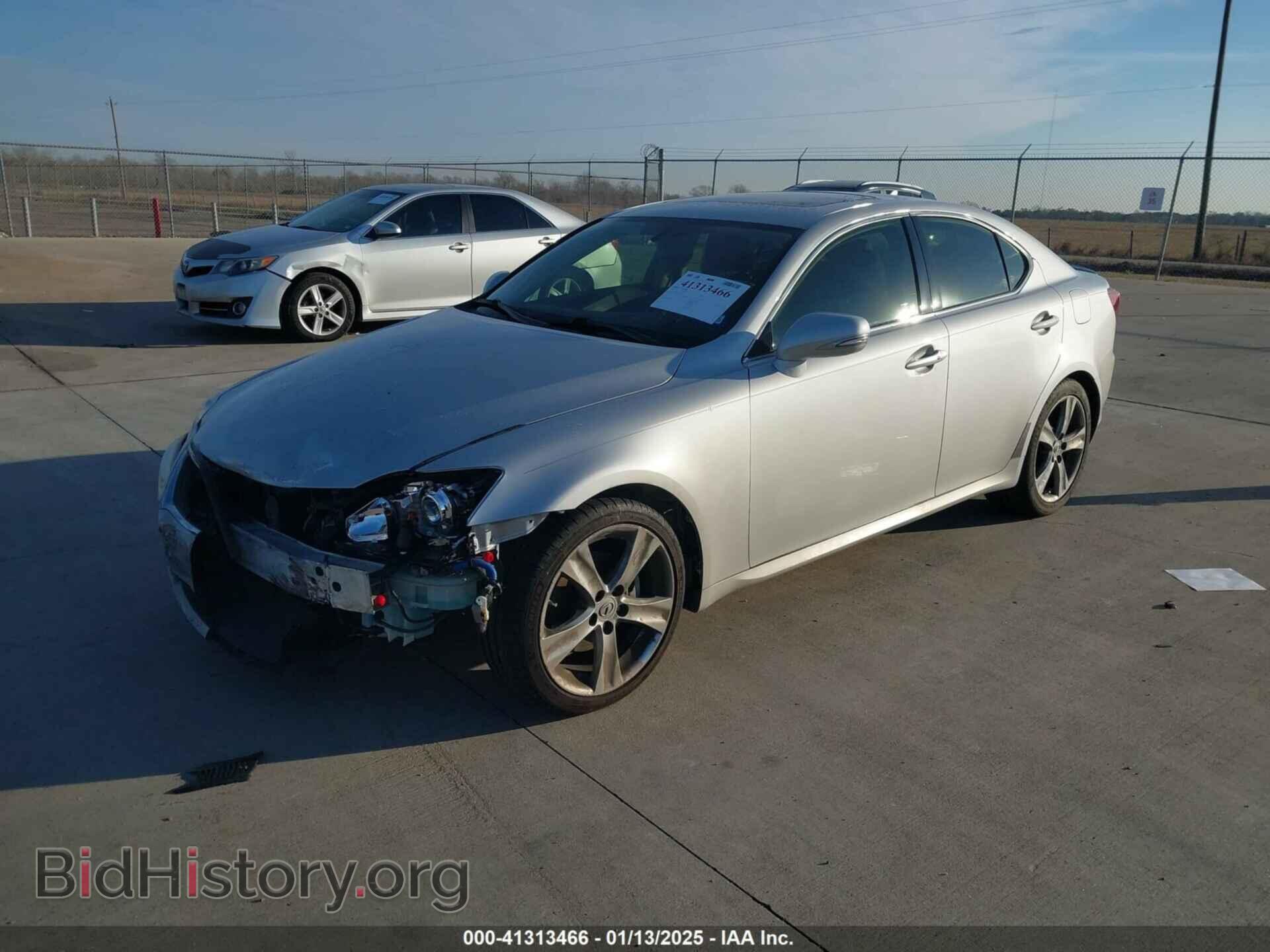 2011 LEXUS IS - VIN: JTHBF5C20B5151426 - Photo 2