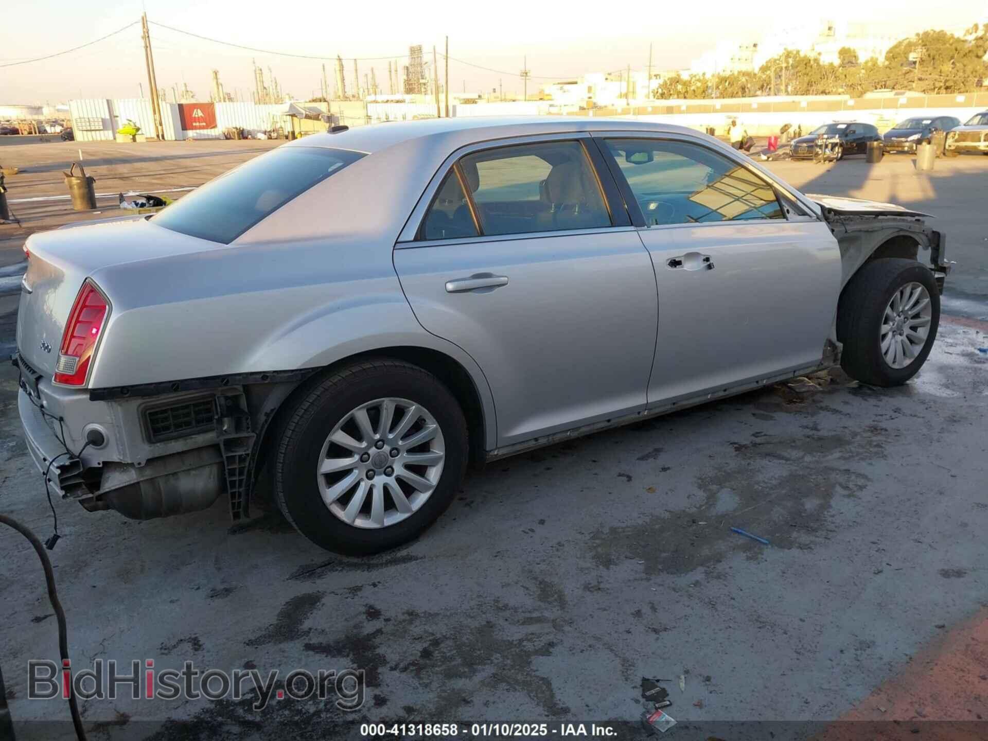 2012 CHRYSLER 300 - VIN: 2C3CCAAG8CH312433 - Фото 4