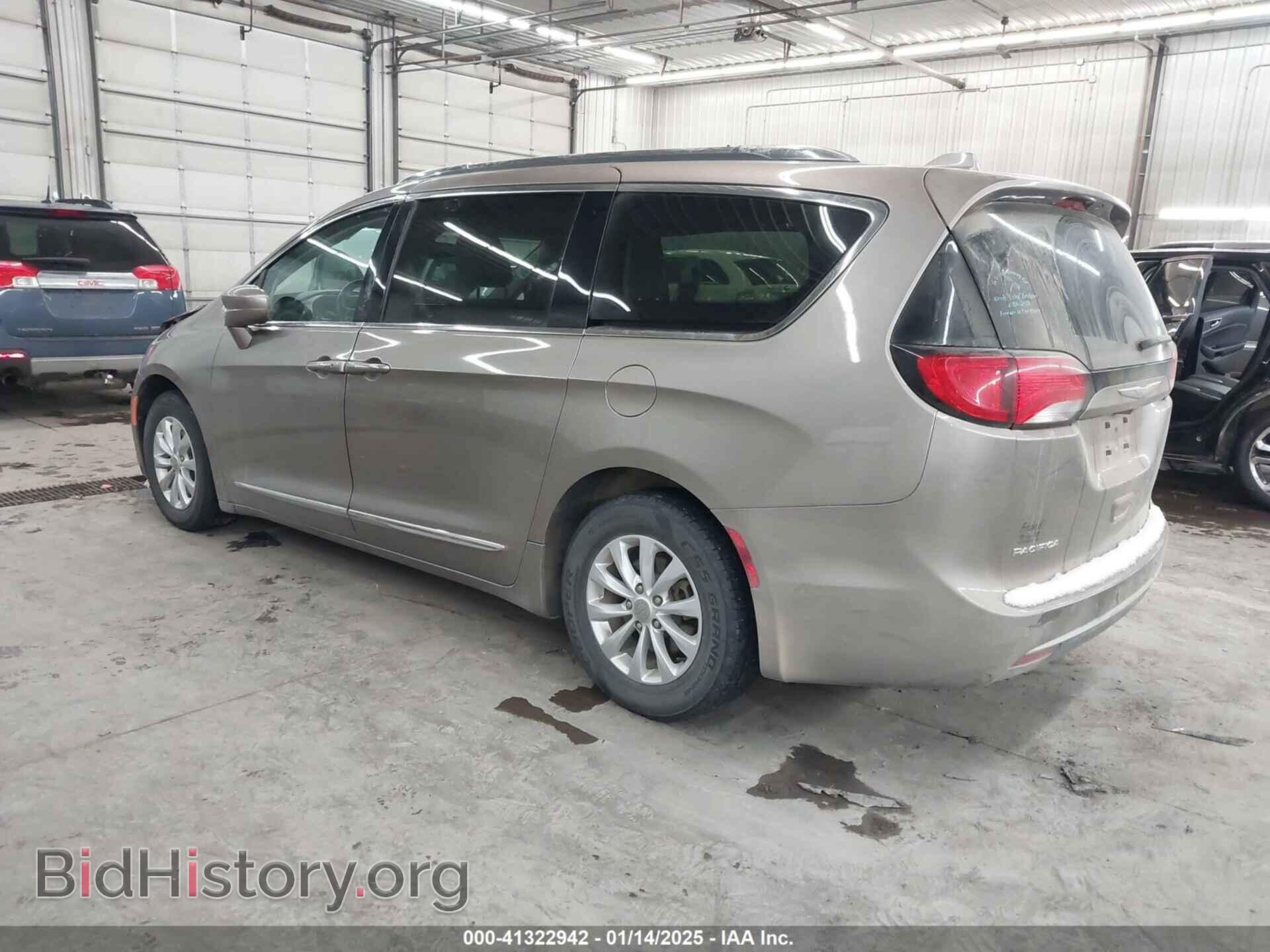 2018 CHRYSLER PACIFICA - VIN: 2C4RC1BG1JR132609 - Фото 3