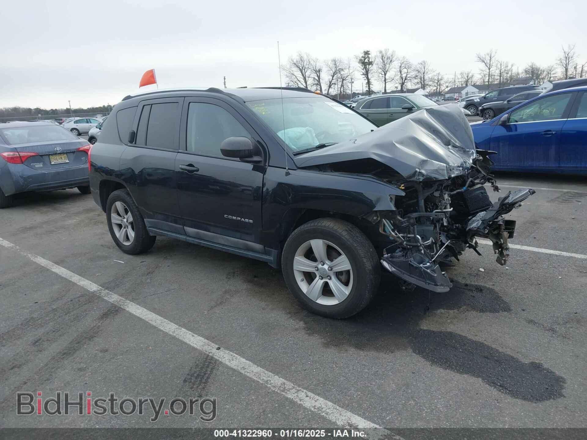 Photo 1J4NF1FBXBD135267 - JEEP COMPASS 2011
