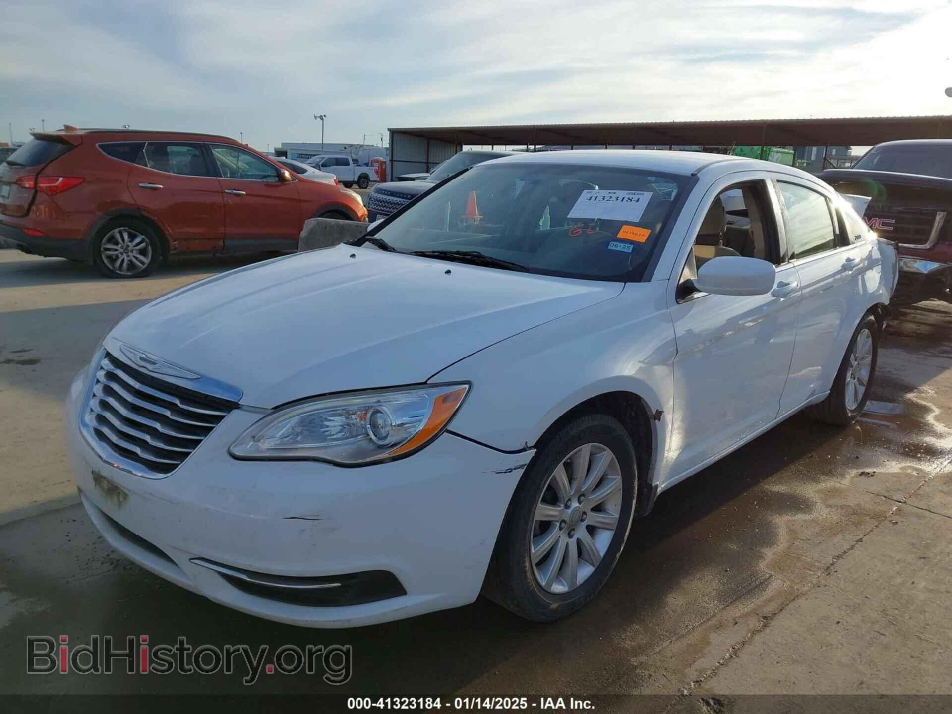 2011 CHRYSLER 200 - VIN: 1C3BC1FB2BN623578 - Фото 2
