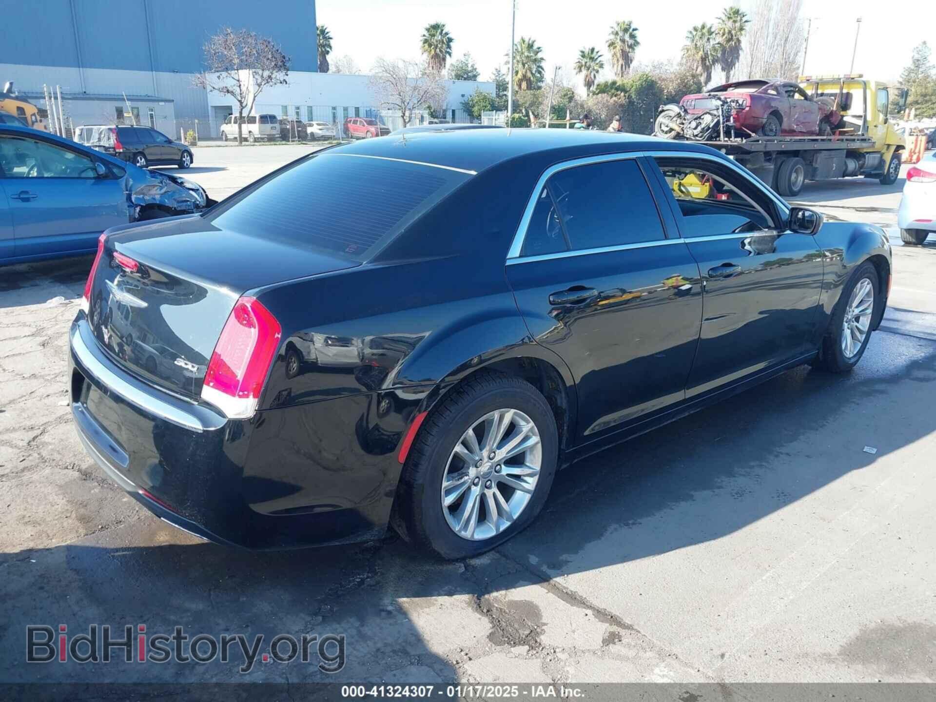 2017 CHRYSLER 300 - VIN: 2C3CCAAG2HH506513 - Фото 4