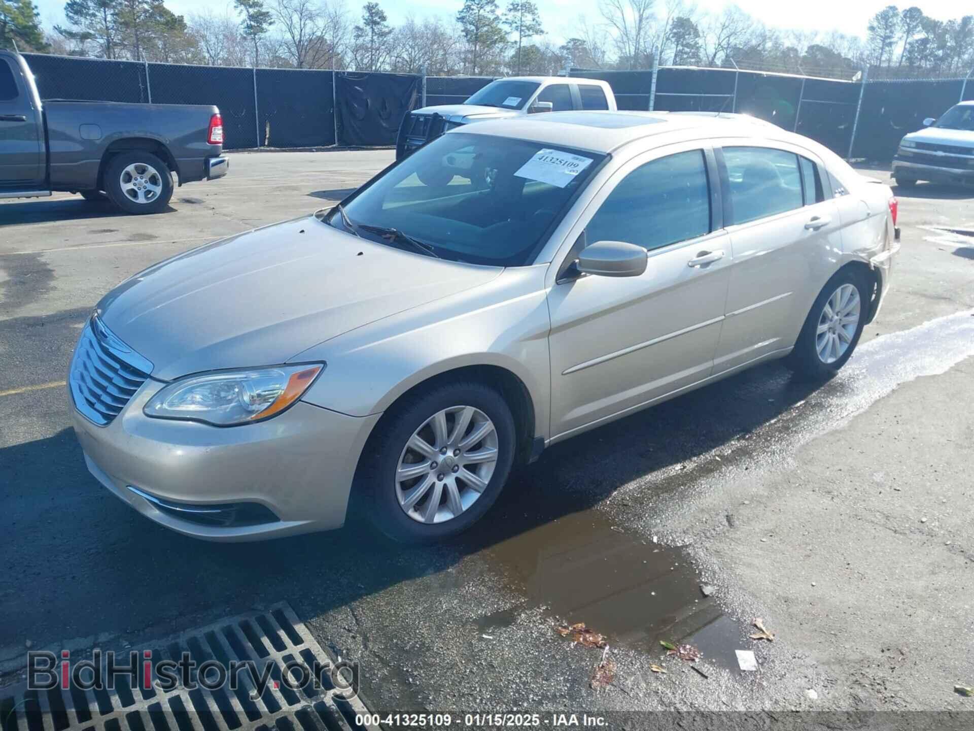 2013 CHRYSLER 200 - VIN: 1C3CCBBG9DN659654 - Фото 2