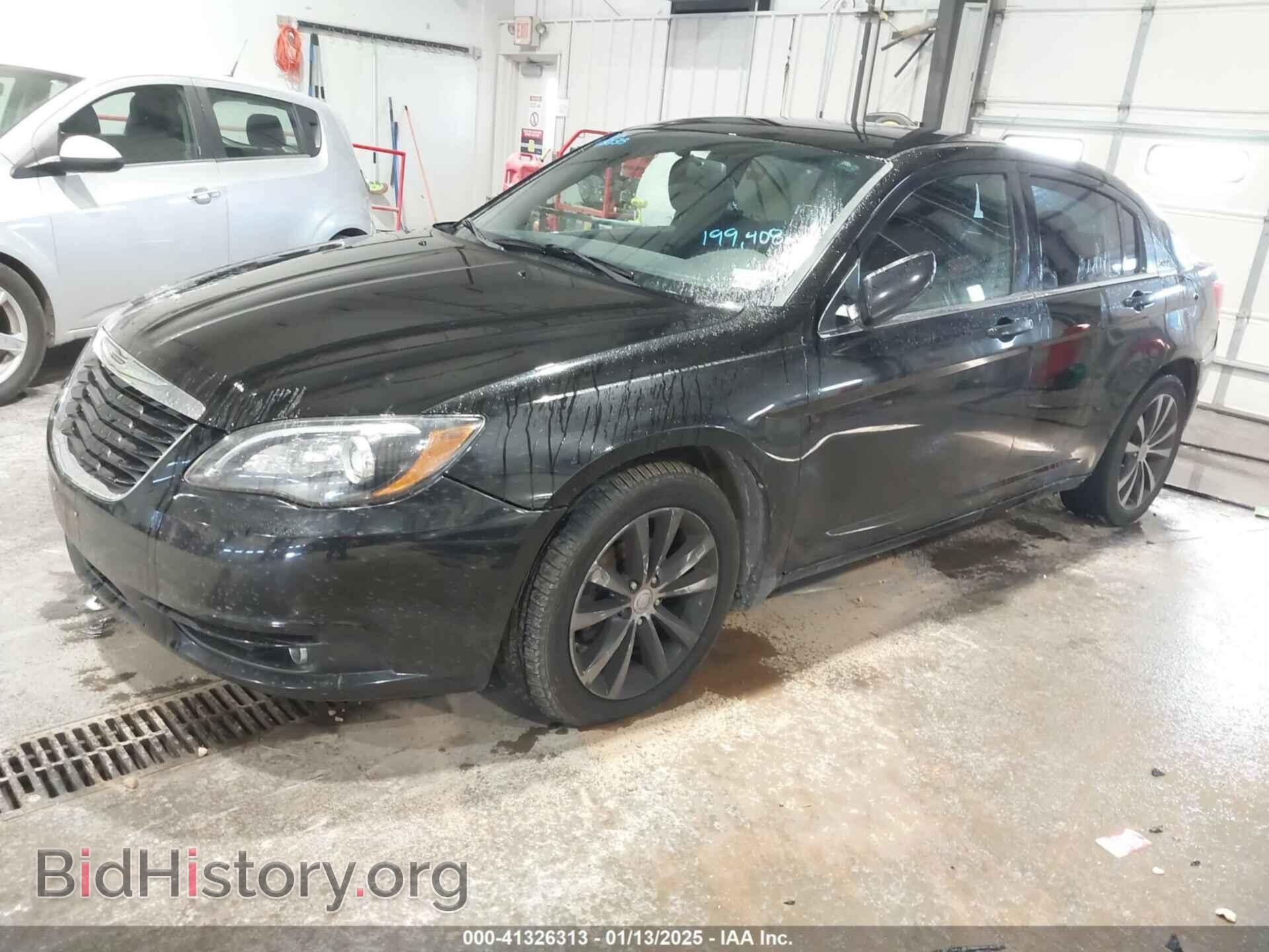 2013 CHRYSLER 200 - VIN: 1C3CCBBB9DN584409 - Фото 2
