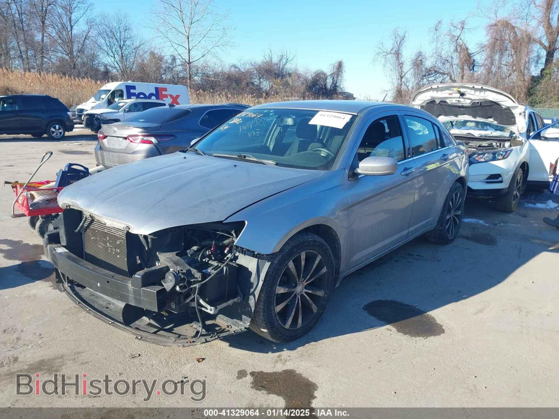 2013 CHRYSLER 200 - VIN: 1C3CCBBB8DN636600 - Фото 2