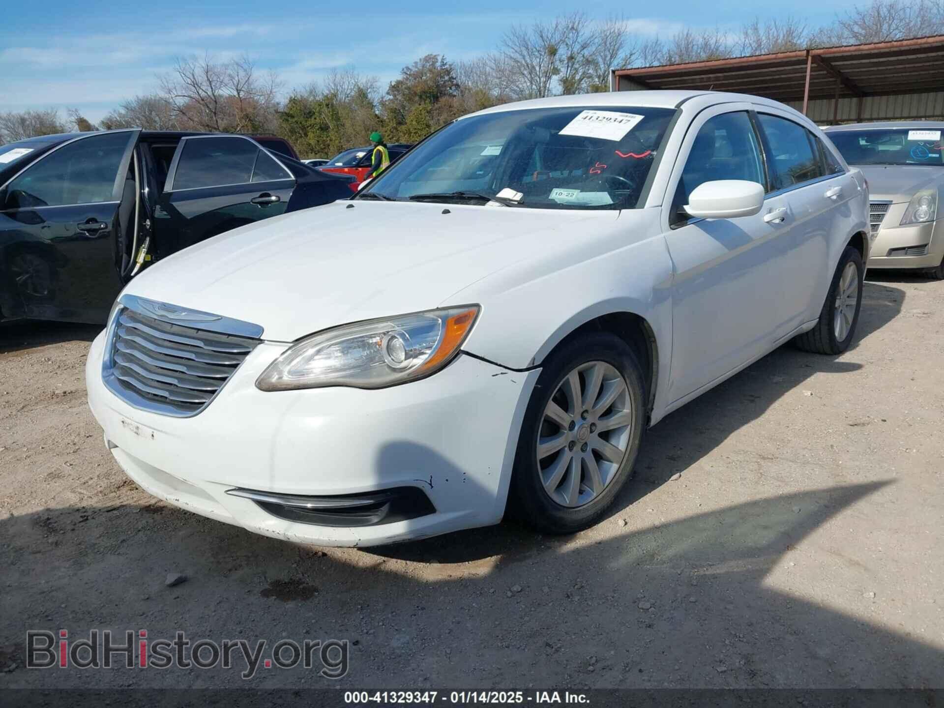2013 CHRYSLER 200 - VIN: 1C3CCBBGXDN607904 - Фото 2