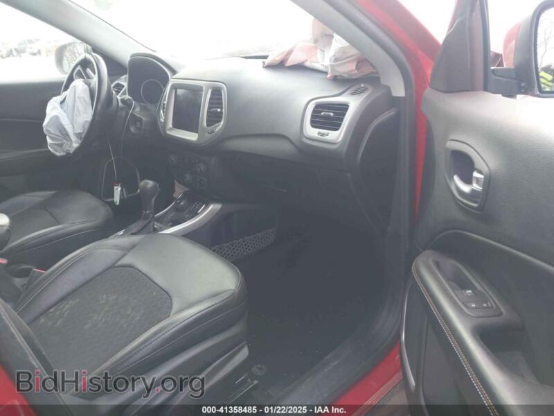 2020 Jeep COMPASS (VIN 3C4NJDBB3LT240742) — photo 5 of 16