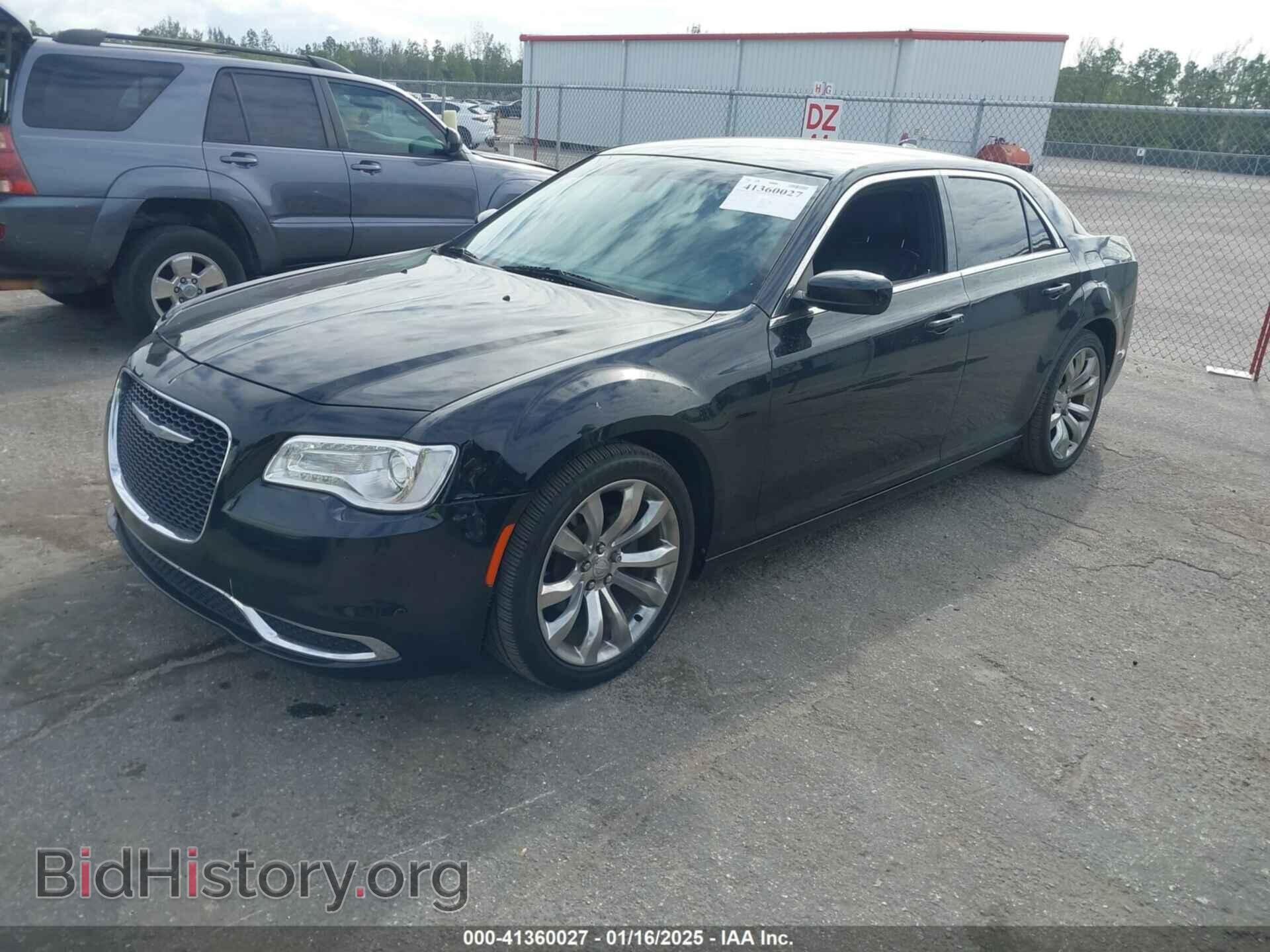 2017 CHRYSLER 300 - VIN: 2C3CCAAG9HH653492 - Фото 2