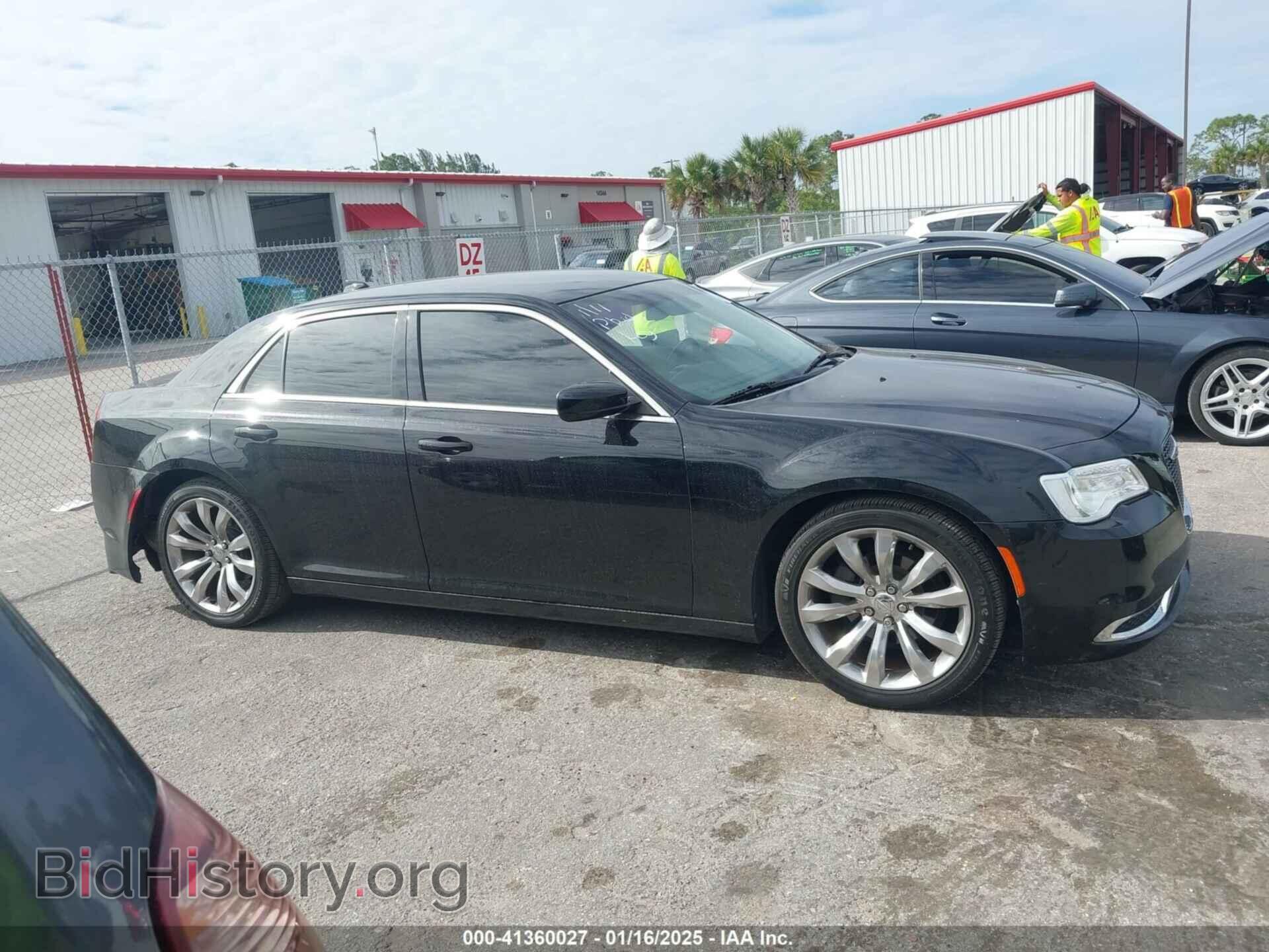 2017 CHRYSLER 300 - VIN: 2C3CCAAG9HH653492 - Фото 13
