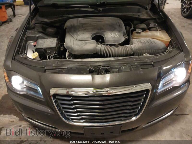 2014 Chrysler 300 (VIN 2C3CCABG8EH148182) — photo 10 of 18