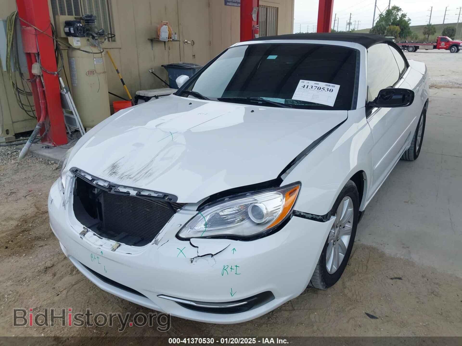 2011 CHRYSLER 200 - VIN: 1C3BC2EG9BN592316 - Фото 2