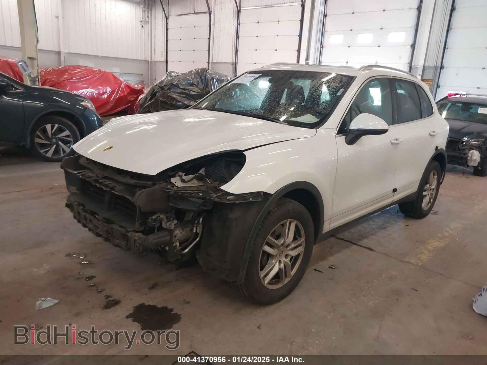 2016 PORSCHE CAYENNE - VIN: WP1AA2A26GLA10357 - Photo 2