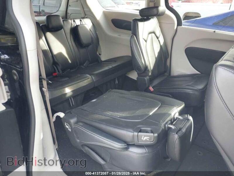 2023 Chrysler PACIFICA (VIN 2C4RC1BG0PR516423) — photo 8 of 20