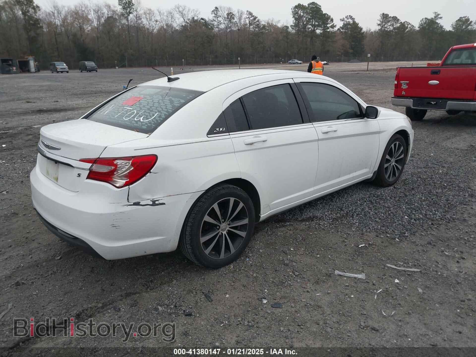 2012 CHRYSLER 200 - VIN: 1C3CCBHG3CN303710 - Фото 4