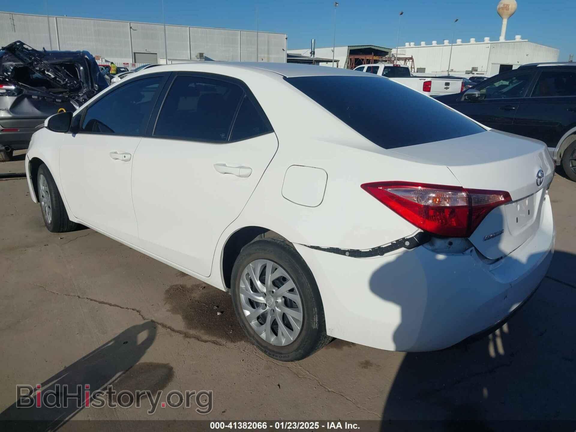 2018 TOYOTA COROLLA - VIN: 2T1BURHE2JC071192 - Фото 3