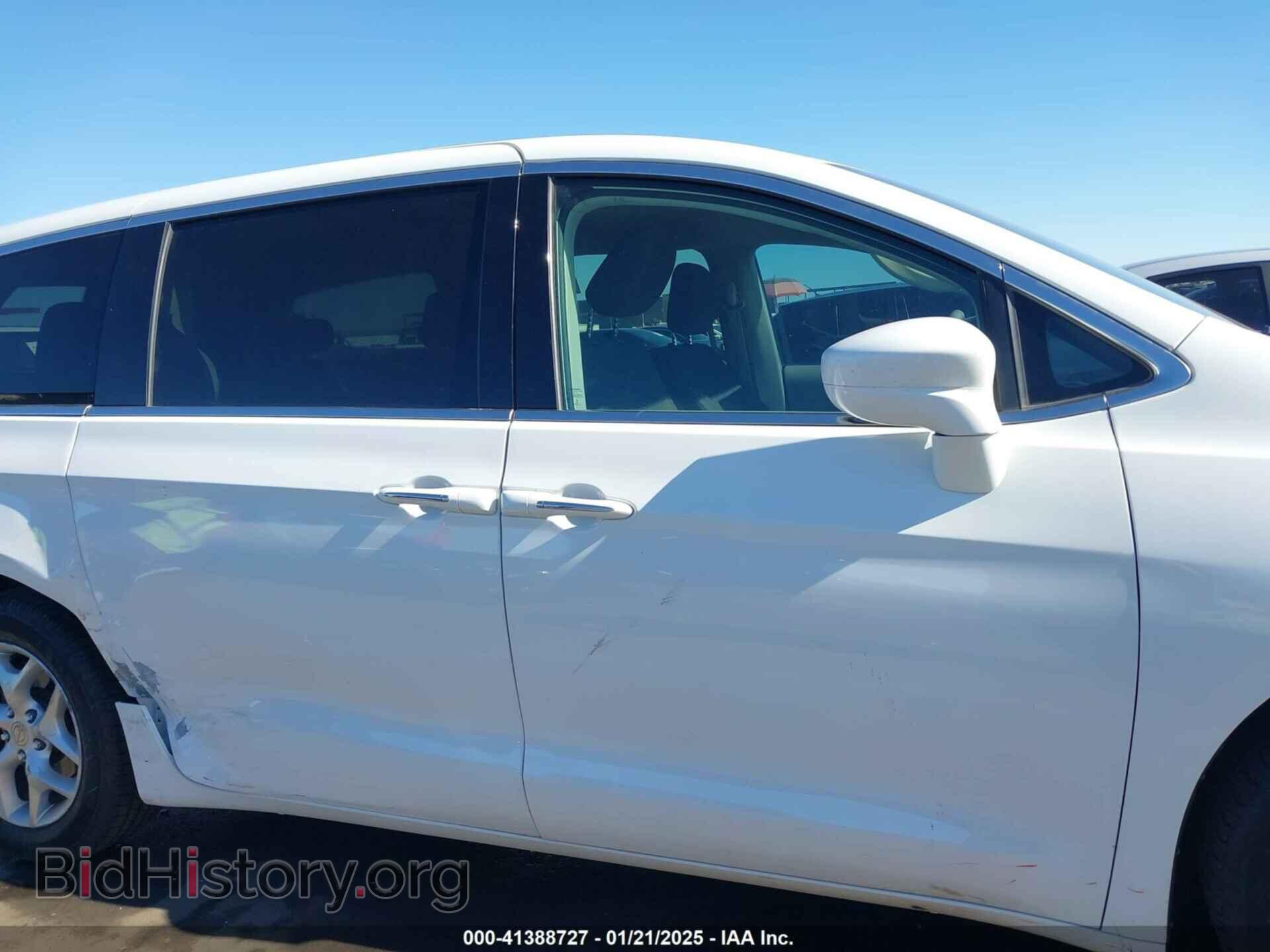 2018 CHRYSLER PACIFICA - VIN: 2C4RC1FGXJR107007 - Фото 13