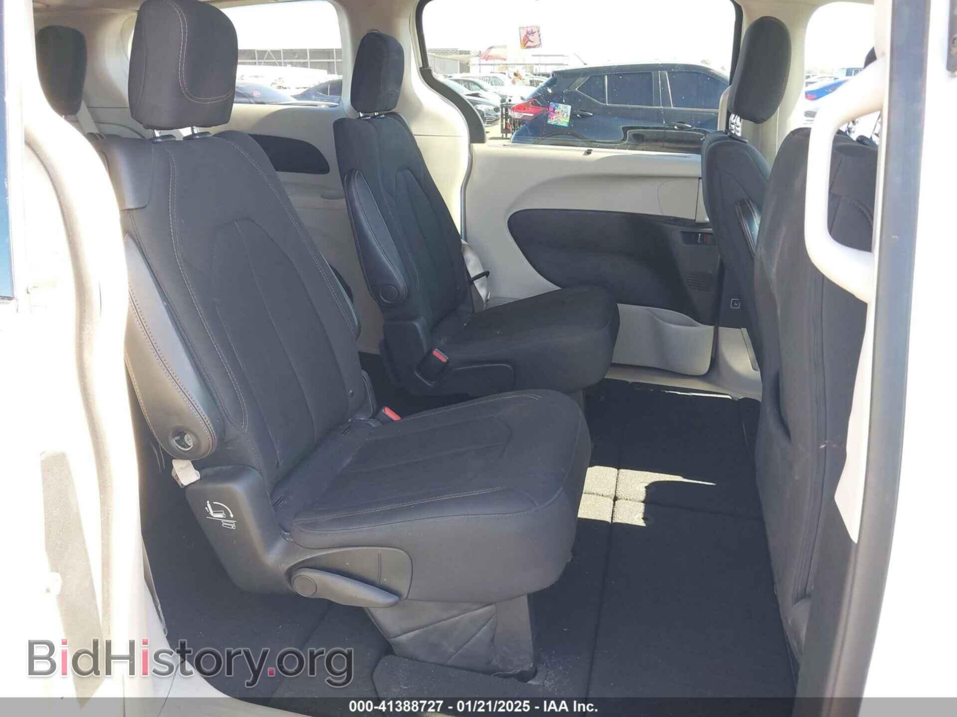 2018 CHRYSLER PACIFICA - VIN: 2C4RC1FGXJR107007 - Фото 8