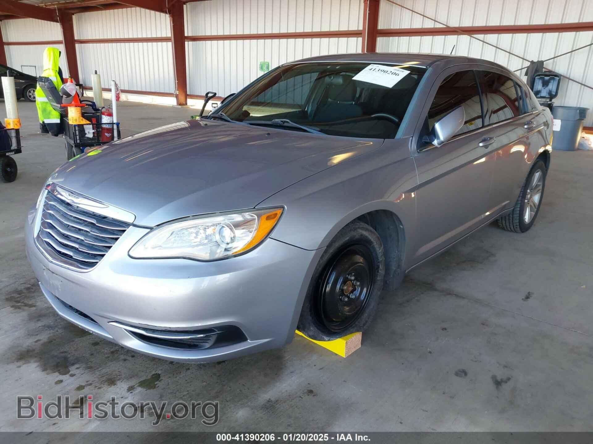 2013 CHRYSLER 200 - VIN: 1C3CCBBB2DN735526 - Фото 2