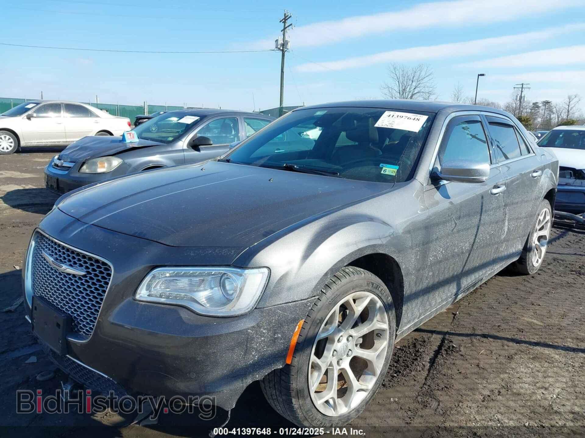 2019 CHRYSLER 300 - VIN: 2C3CCAPT3KH595231 - Фото 2