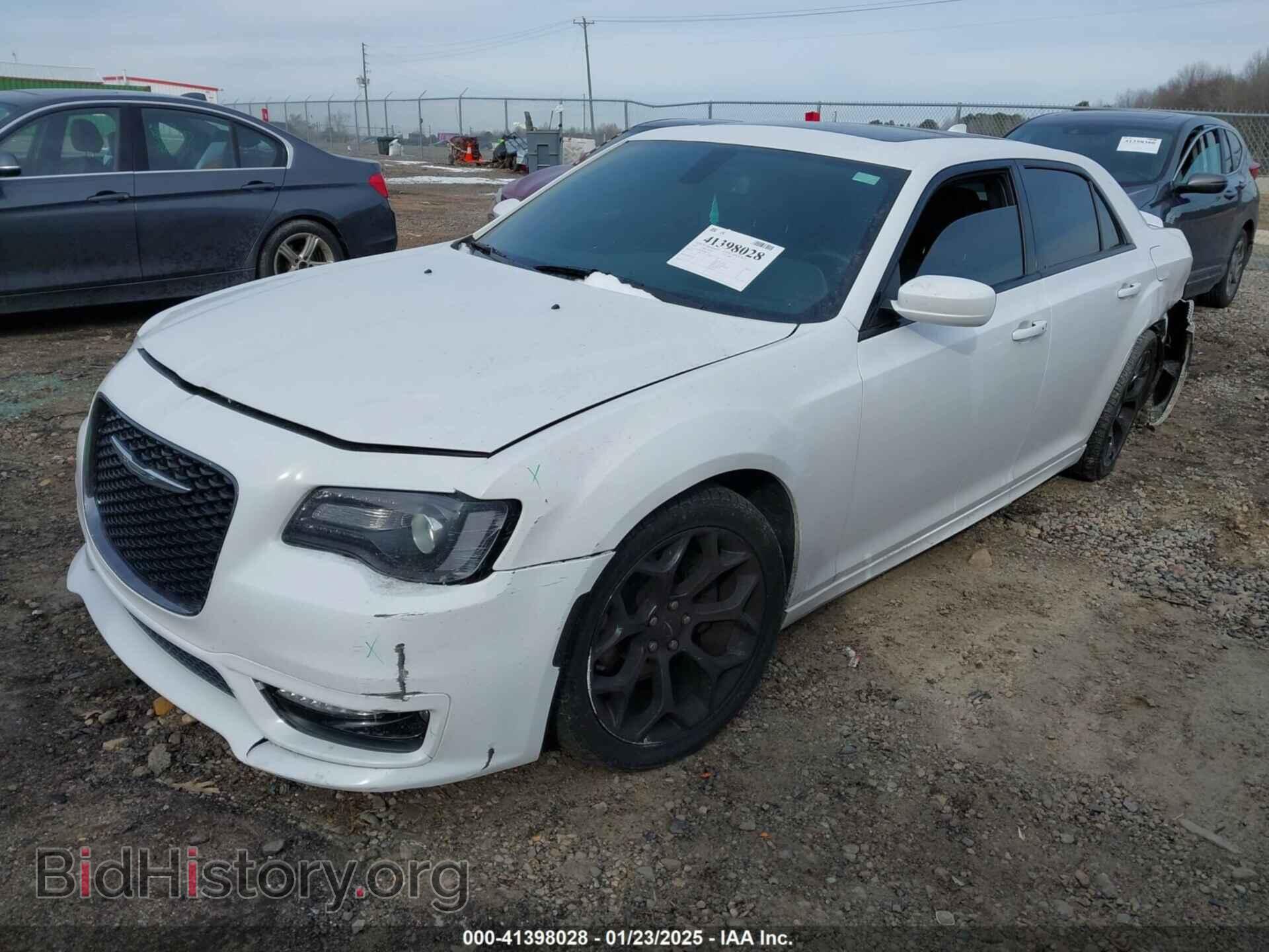 2019 CHRYSLER 300 - VIN: 2C3CCABT8KH618218 - Фото 2