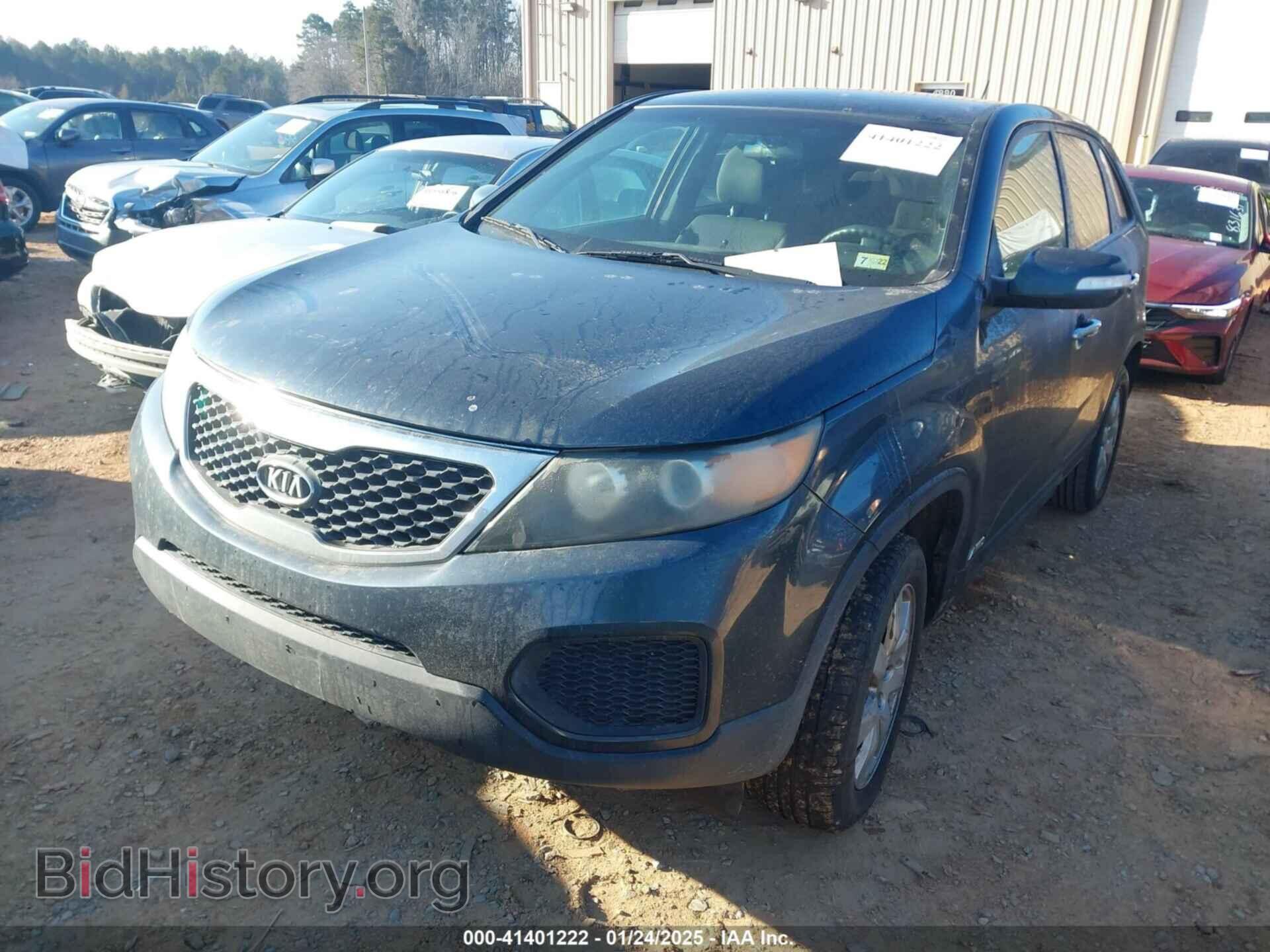 2011 KIA SORENTO - VIN: 5XYKTCA16BG072939 - Фото 2