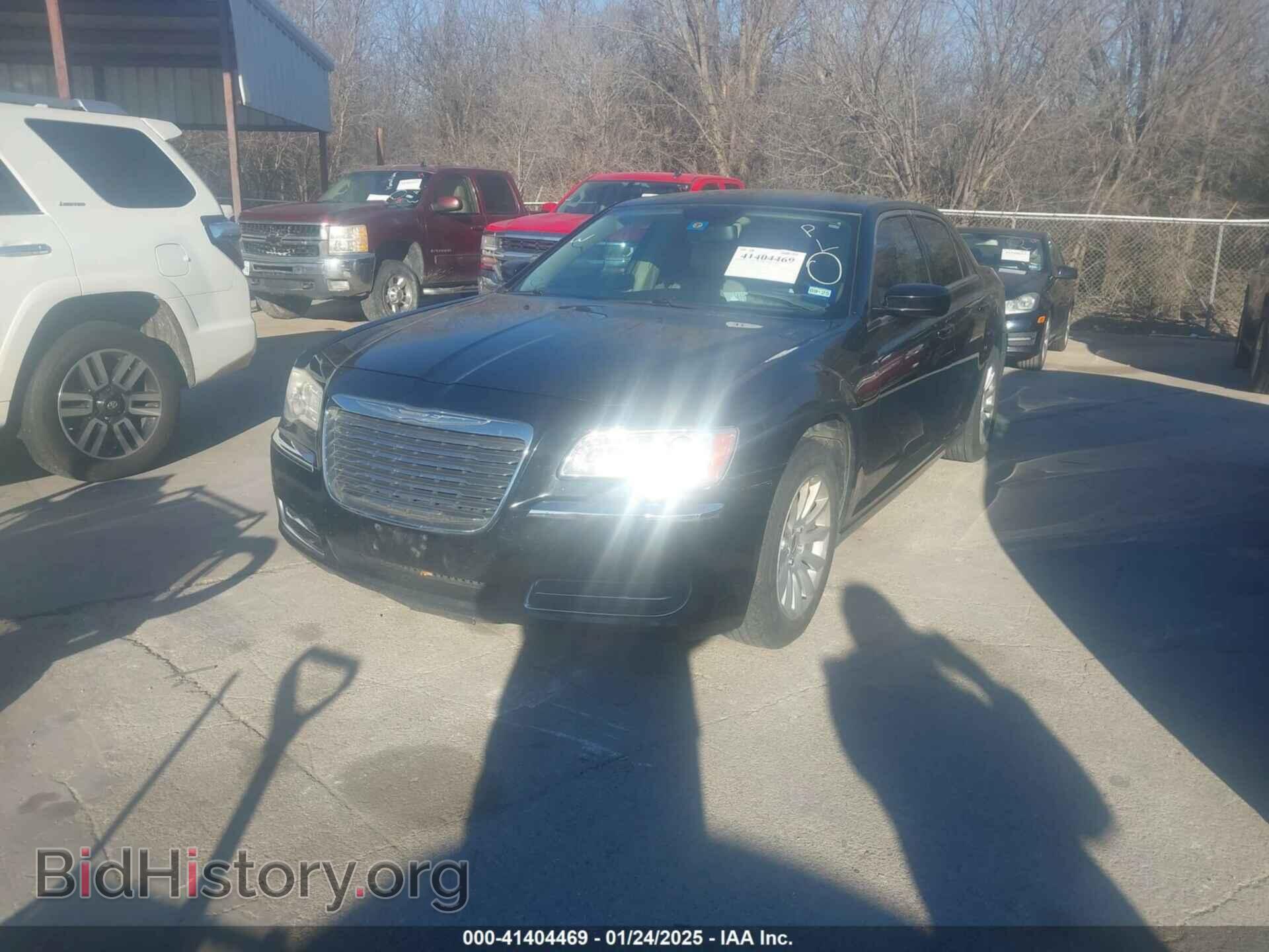 2014 CHRYSLER 300 - VIN: 2C3CCAAG0EH105795 - Фото 2