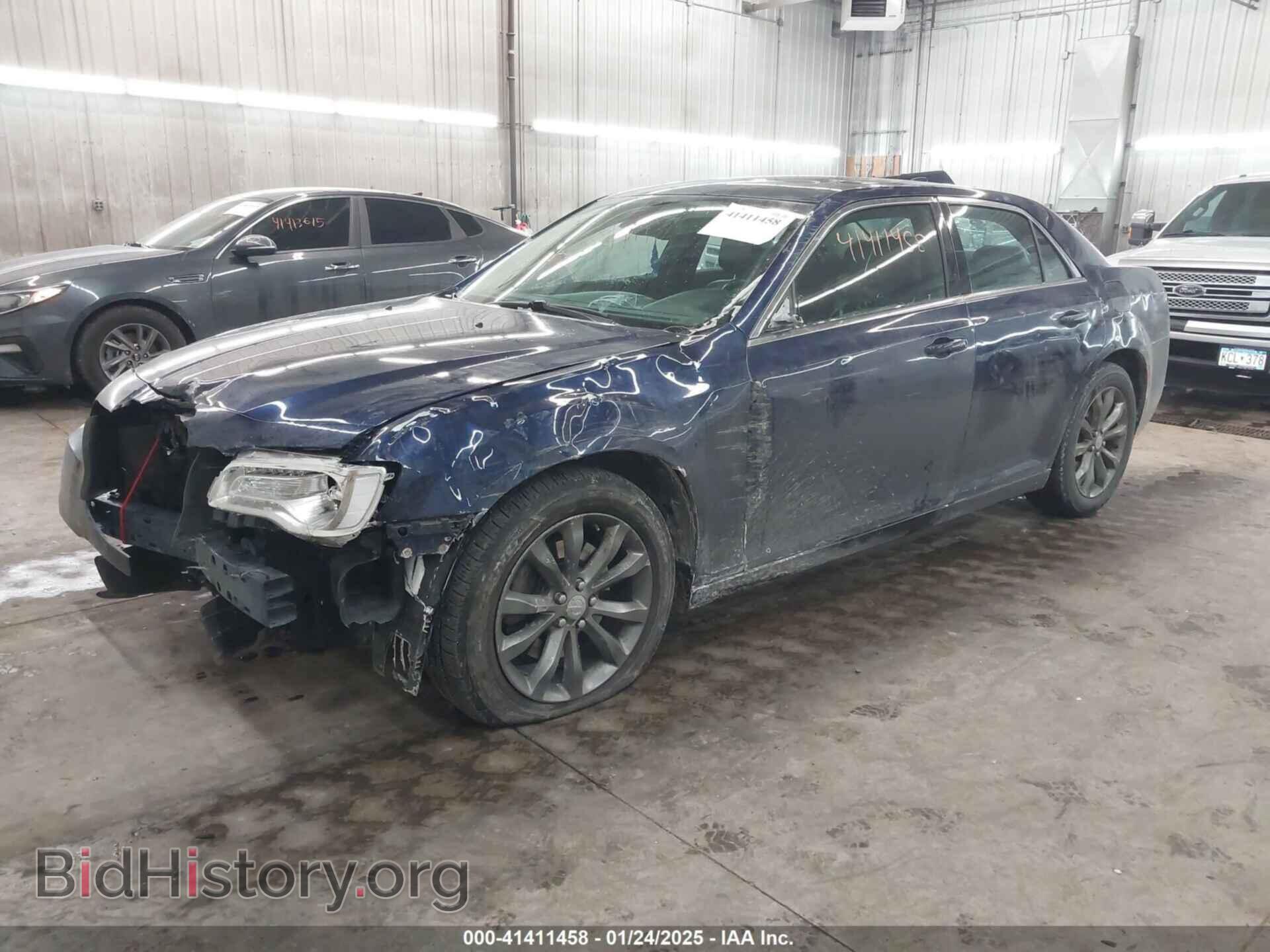 2016 CHRYSLER 300 - VIN: 2C3CCARG4GH261572 - Фото 2