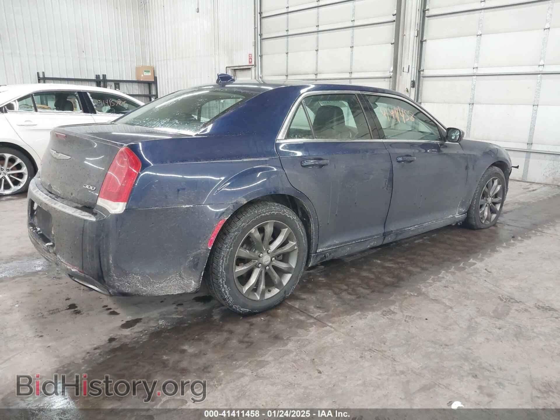 2016 CHRYSLER 300 - VIN: 2C3CCARG4GH261572 - Фото 4