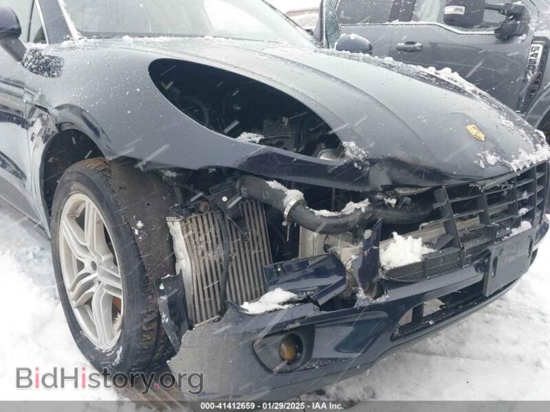 2017 Porsche MACAN (VIN WP1AB2A52HLB13817) — photo 6 of 17