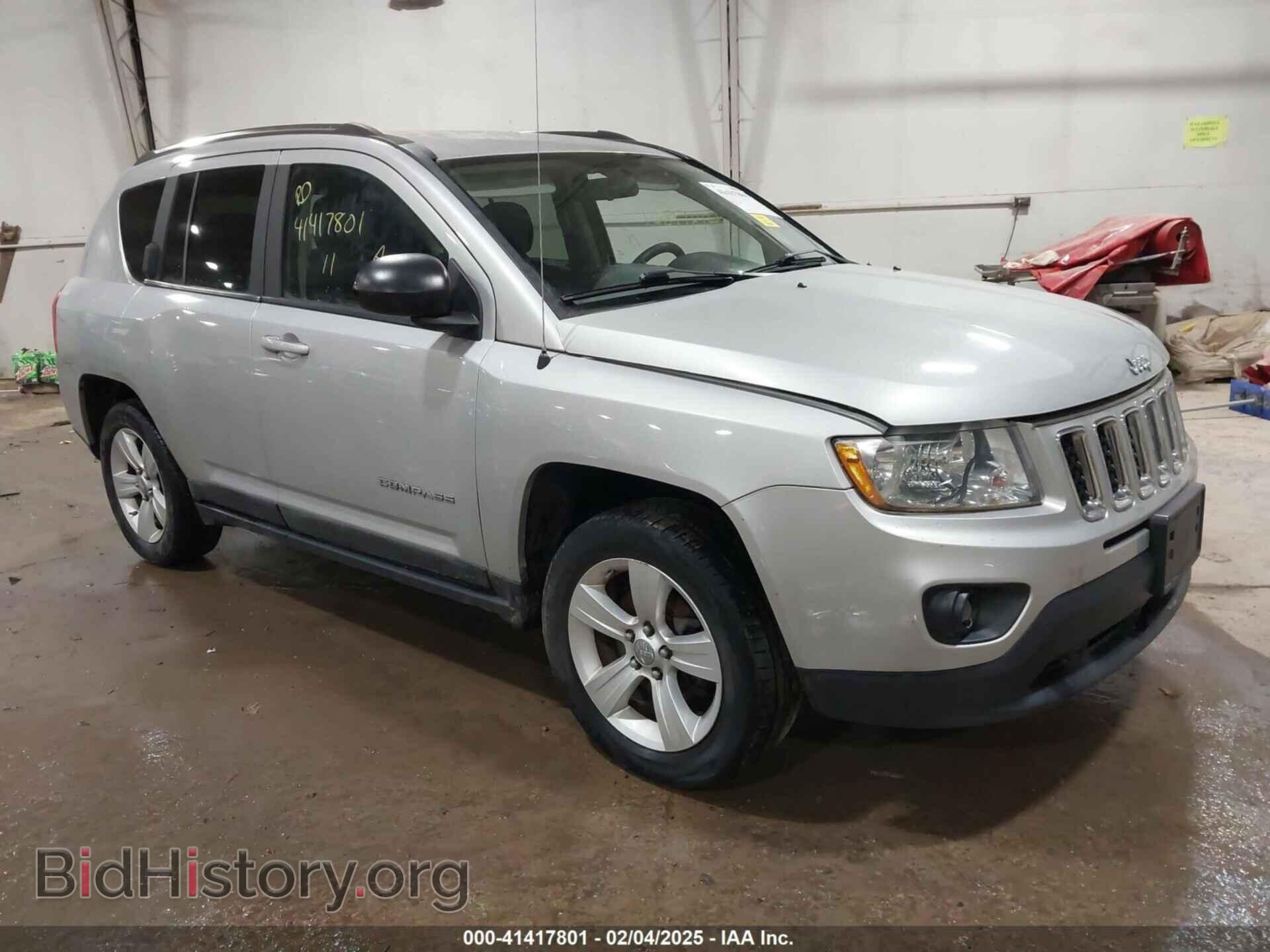 Photo 1J4NF1FB8BD210970 - JEEP COMPASS 2011