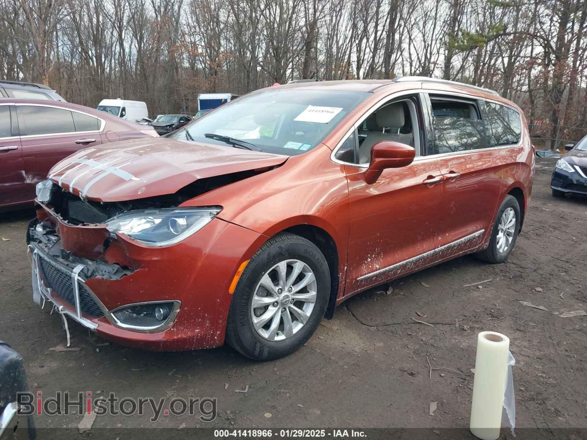 2018 CHRYSLER PACIFICA - VIN: 2C4RC1EGXJR235703 - Фото 2