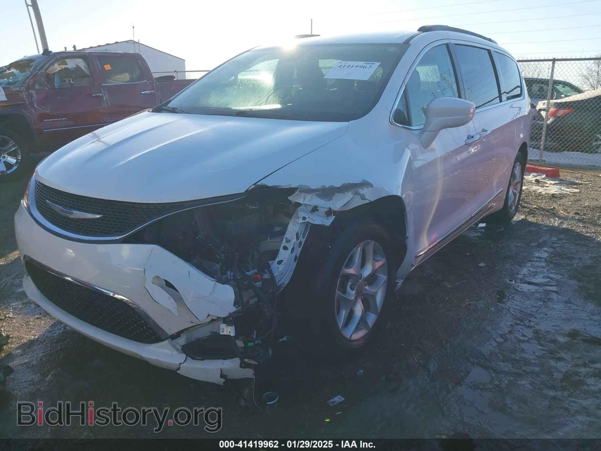 2017 CHRYSLER PACIFICA - VIN: 2C4RC1BG9HR831402 - Фото 2