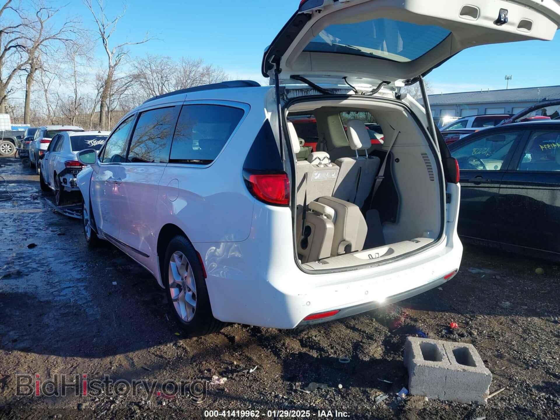 2017 CHRYSLER PACIFICA - VIN: 2C4RC1BG9HR831402 - Фото 3
