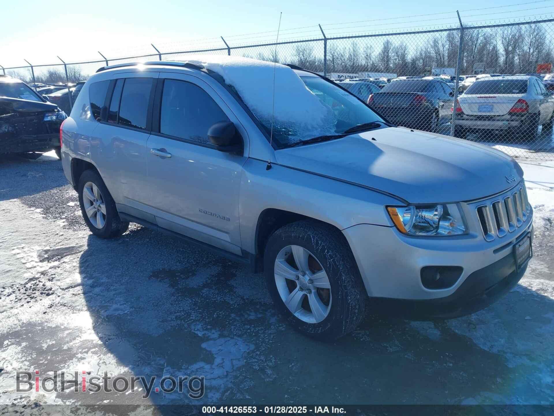 Photo 1J4NF1FB4BD141758 - JEEP COMPASS 2011