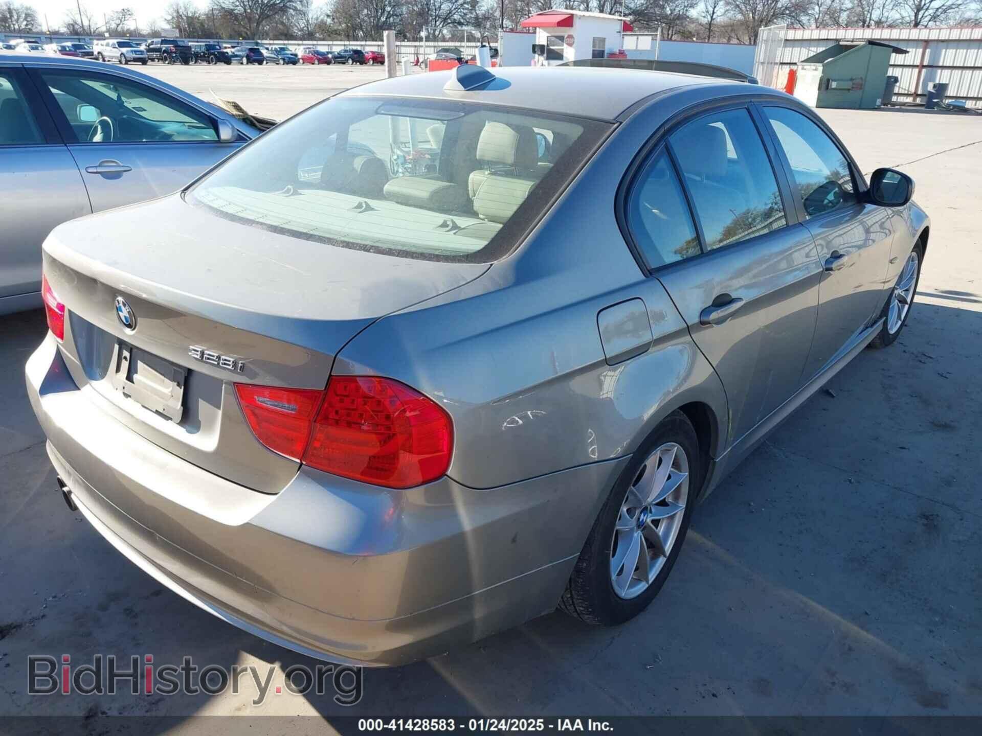 2010 BMW 328I - VIN: WBAPH7C5XAE129596 - Photo 4
