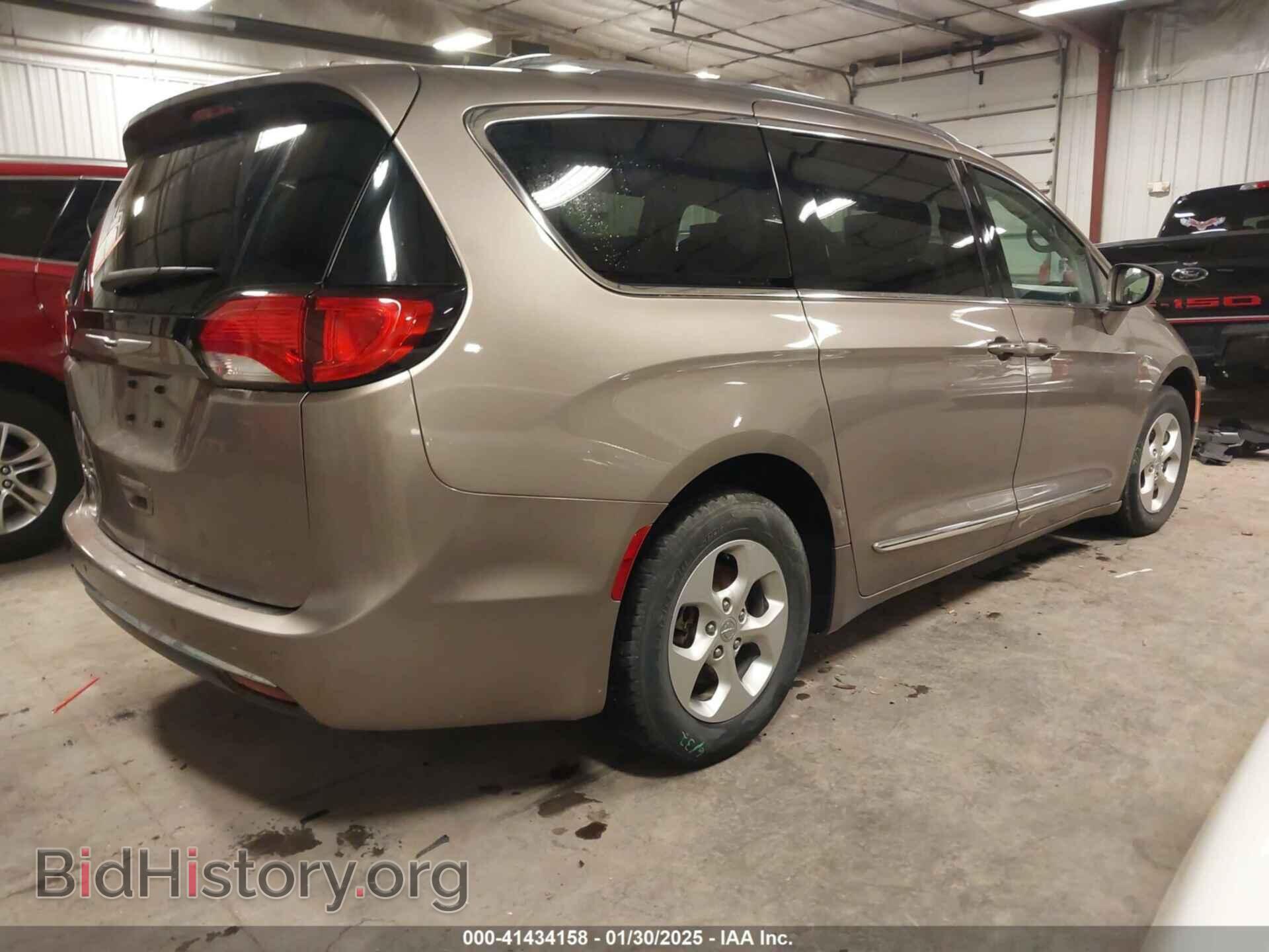 2017 CHRYSLER PACIFICA - VIN: 2C4RC1EG4HR797073 - Photo 4