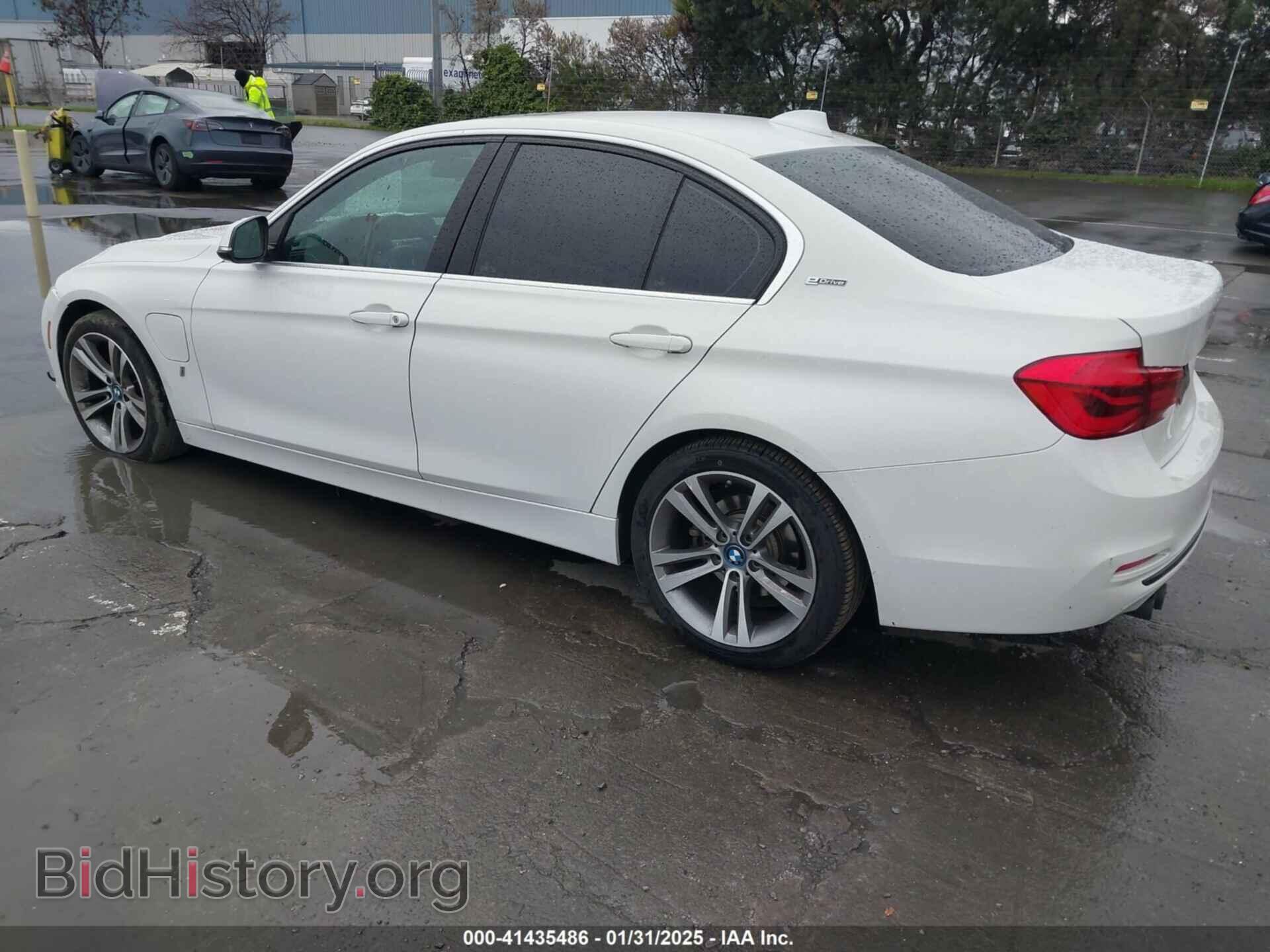 2018 BMW 330E - VIN: WBA8E1C59JA178404 - Фото 3