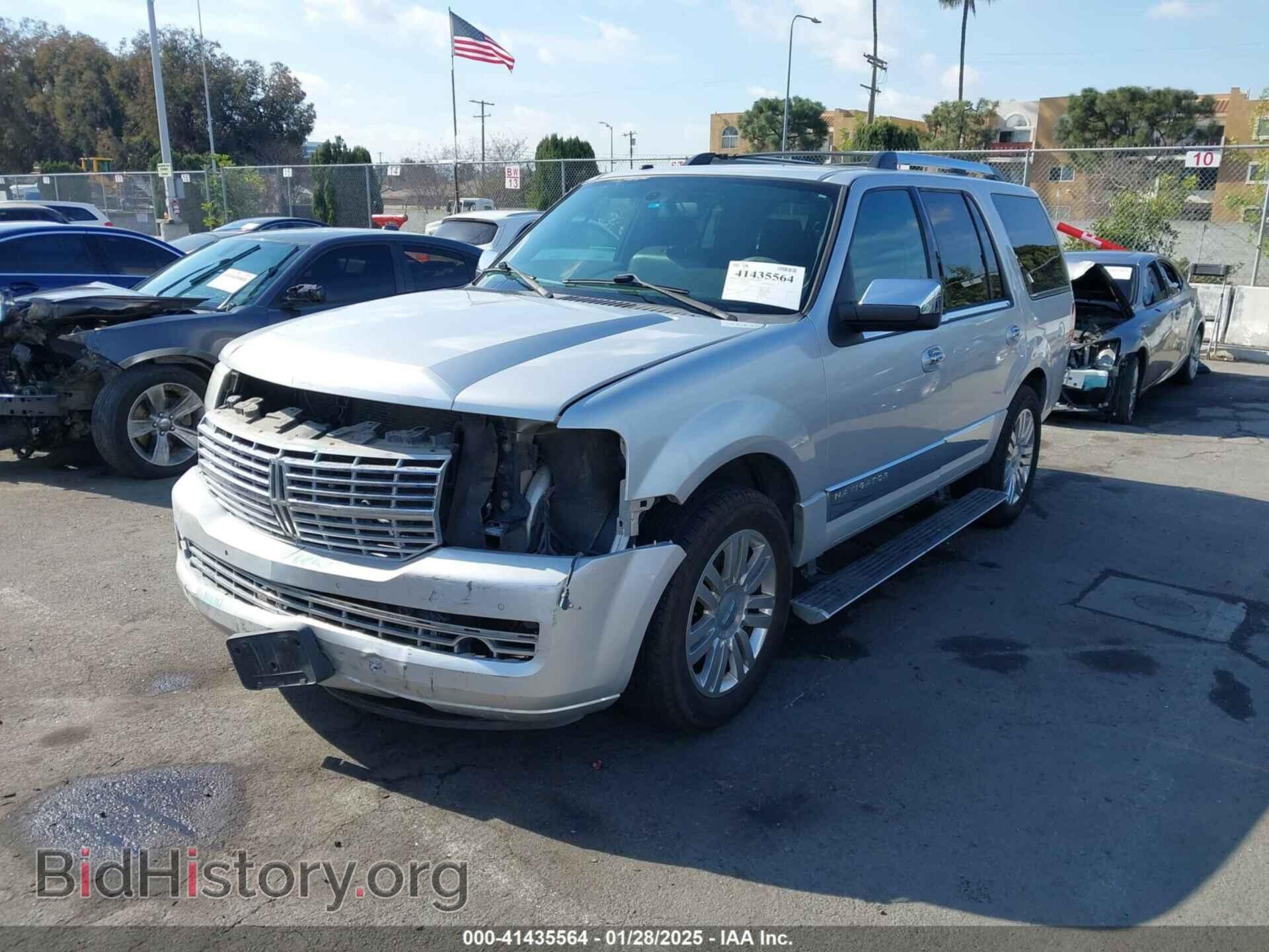 2011 LINCOLN NAVIGATOR - VIN: 5LMJJ2H54BEJ08617 - Фото 2