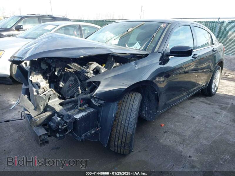 2012 Chrysler 200 (VIN 1C3CCBBB8CN135768) — фото 2 из 16