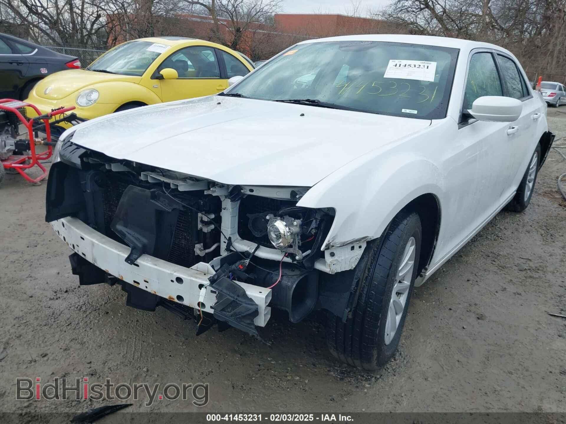 2013 CHRYSLER 300 - VIN: 2C3CCAAG9DH508575 - Фото 2
