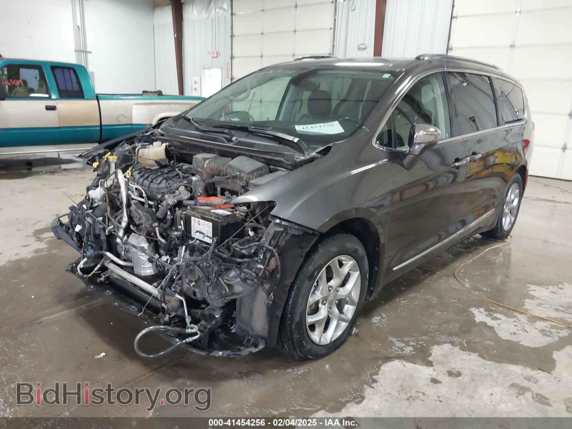 2019 CHRYSLER PACIFICA - VIN: 2C4RC1GG5KR569779 - Фото 2