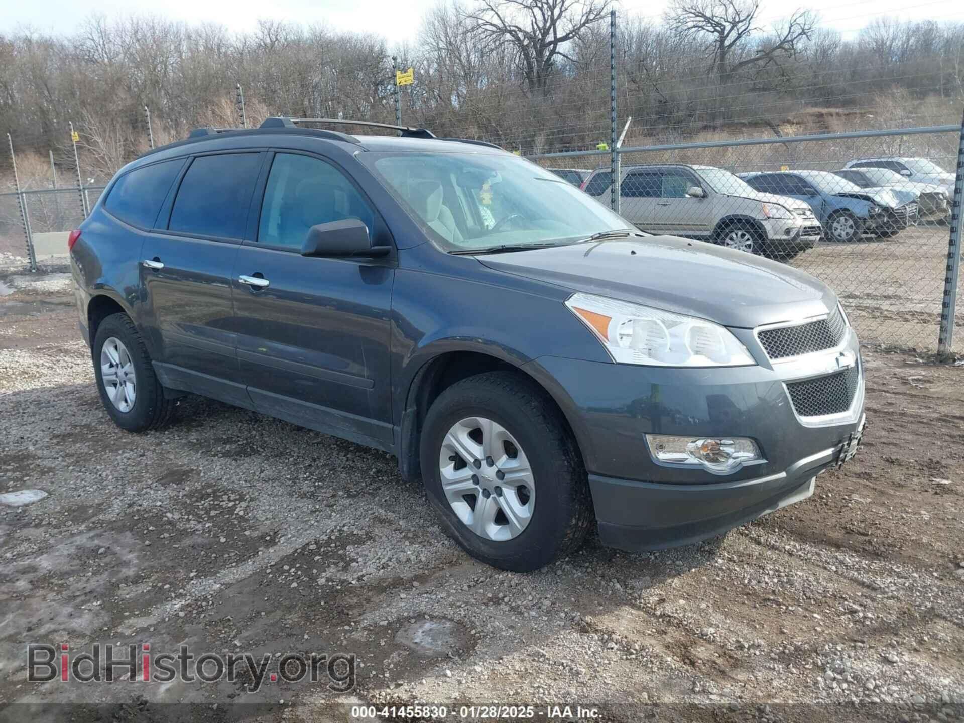 Photo 1GNKRFED7CJ414864 - CHEVROLET TRAVERSE 2012