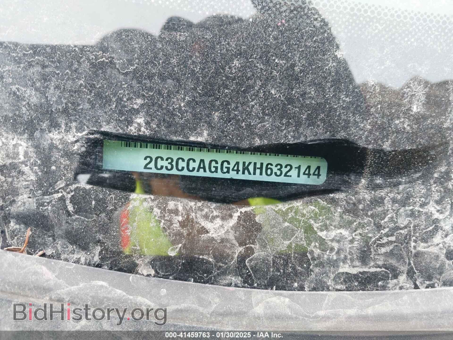 2019 CHRYSLER 300 - VIN: 2C3CCAGG4KH632144 - Фото 9