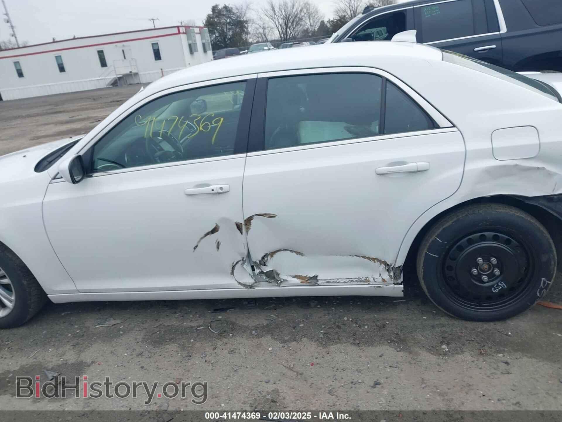 2019 CHRYSLER 300 - VIN: 2C3CCAAG7KH738841 - Фото 15