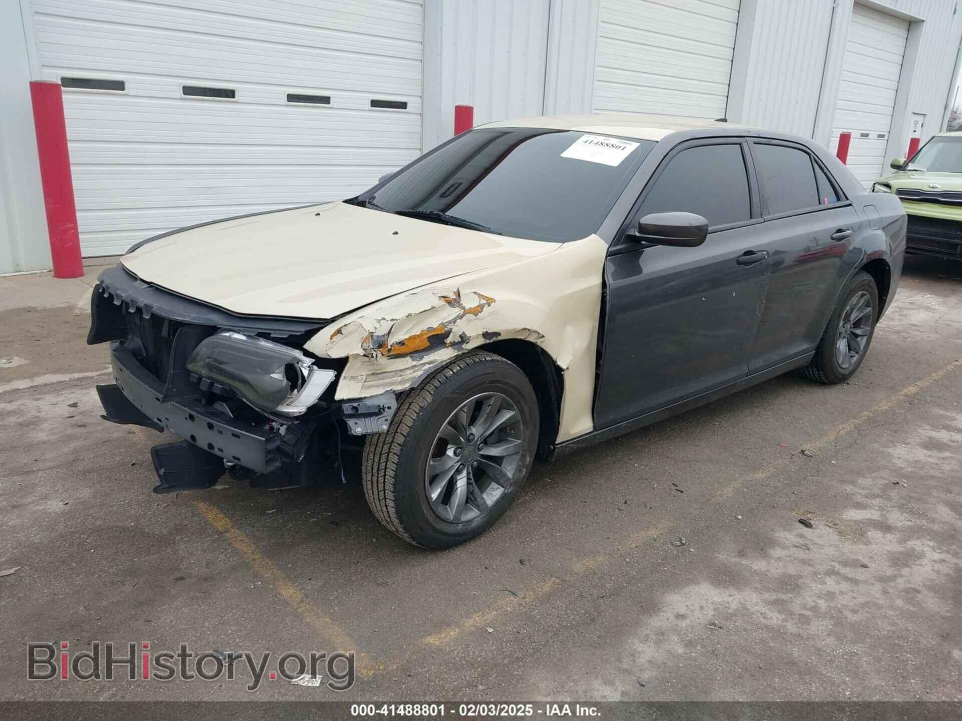 2015 CHRYSLER 300 - VIN: 2C3CCAAG9FH749040 - Фото 2