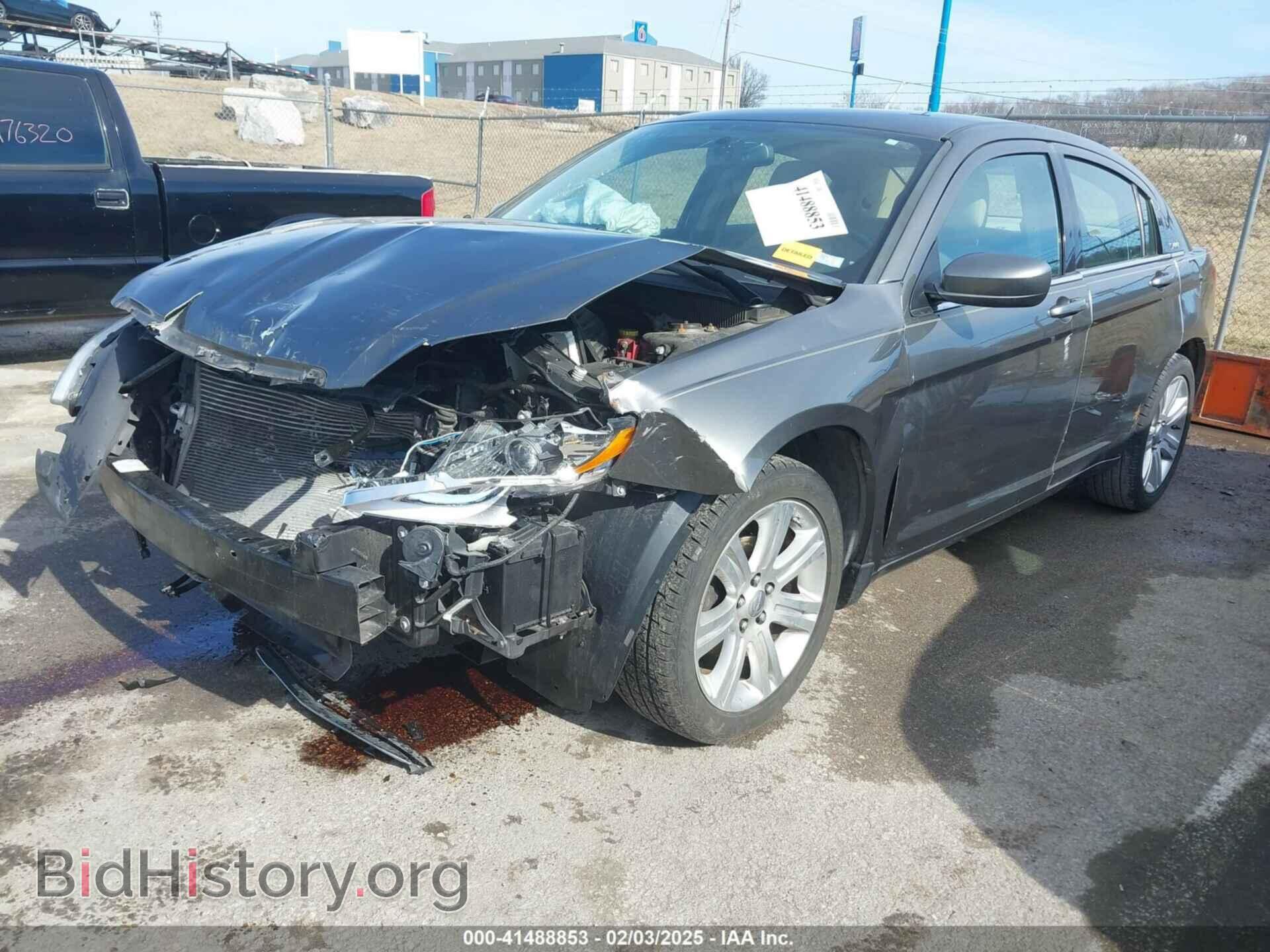 2013 CHRYSLER 200 - VIN: 1C3CCBBB1DN575154 - Фото 2