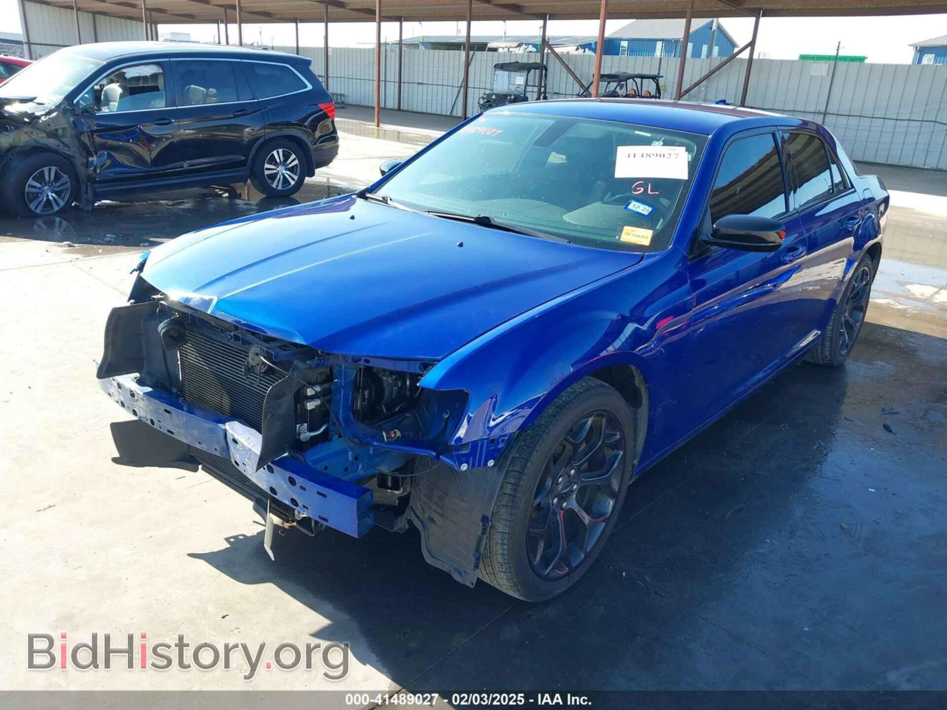 2019 CHRYSLER 300 - VIN: 2C3CCAAG6KH722579 - Фото 2
