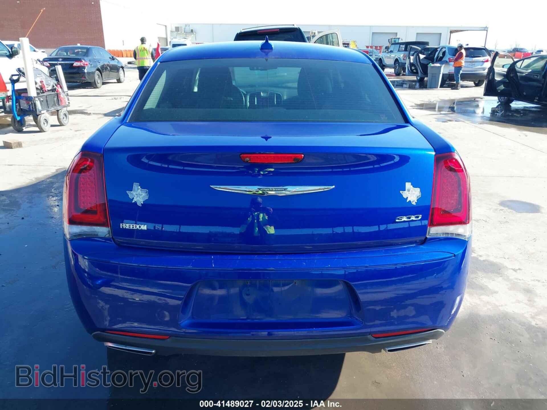 2019 CHRYSLER 300 - VIN: 2C3CCAAG6KH722579 - Фото 17
