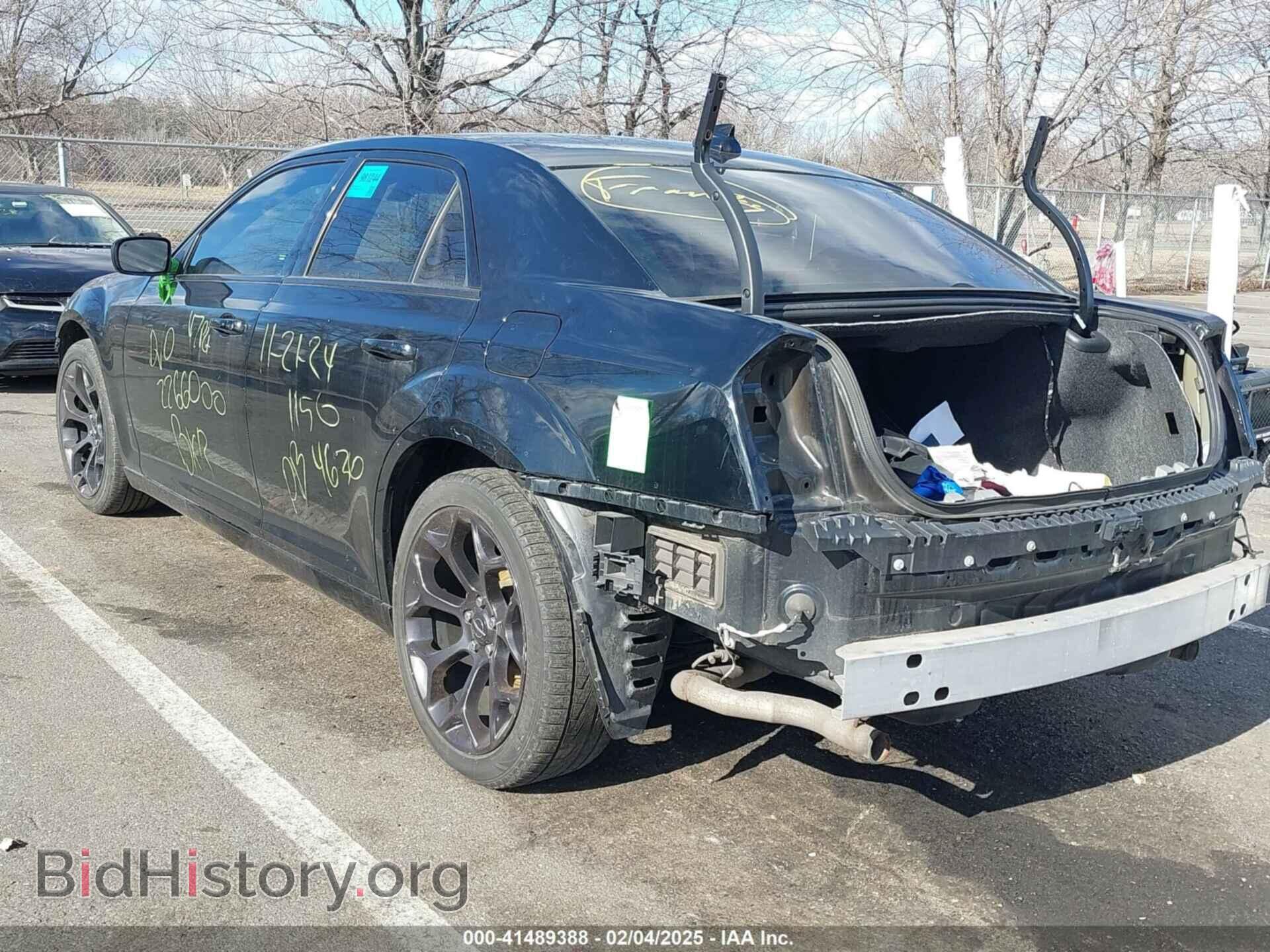 2019 CHRYSLER 300 - VIN: 2C3CCABG3KH566001 - Фото 3